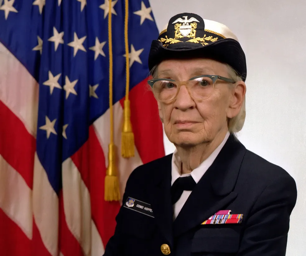 Grace Hopper trabalhando